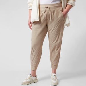 athleta | trekkie north jogger athleisure pants ecru 12